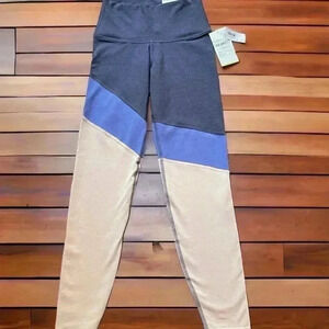 NWT Old Navy Women’s Size XS 7/8 Ankle High-Rise, Go Dry Leggings. Pink/Purple